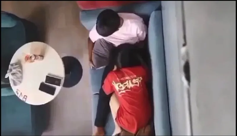 Quay lén tình nhân bú bú cho bồ nơi công cộng