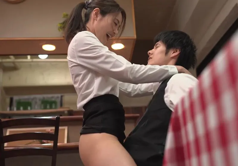 Cậu trai trẻ trả bài đồng nghiệp nữ có ông chồng nhưng gã chồng “yếu”