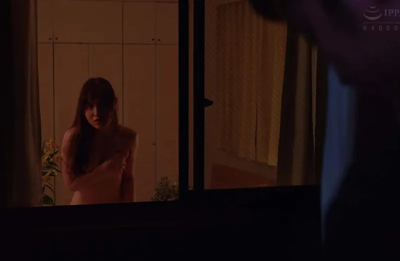 Em hotgirl cạnh nhà người chồng ông chồng hàng xóm thường xuyên thay đồ ở ngay cửa sổ