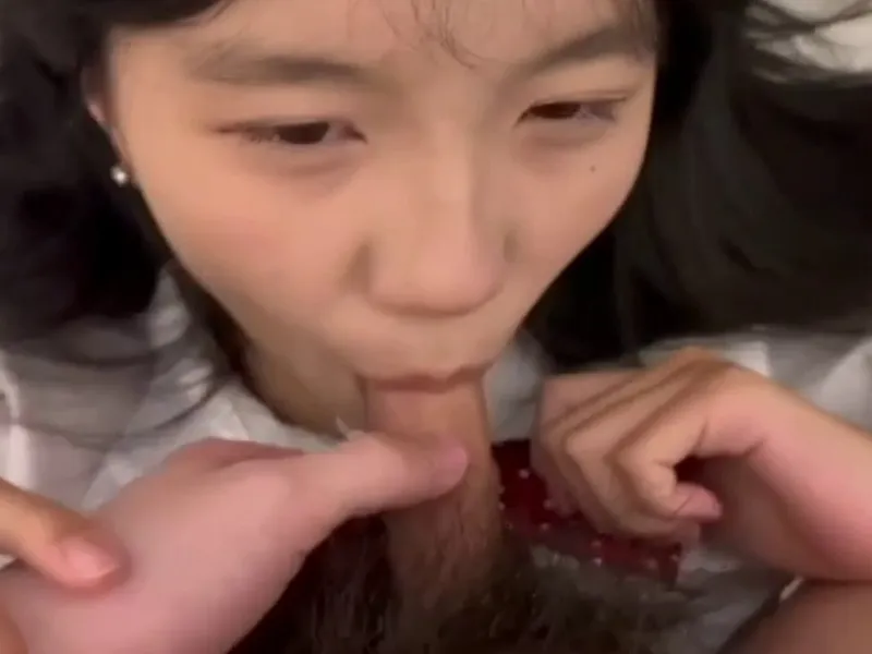 Em loli dễ thương mút của quý biến em thành con em đĩ nứng p2